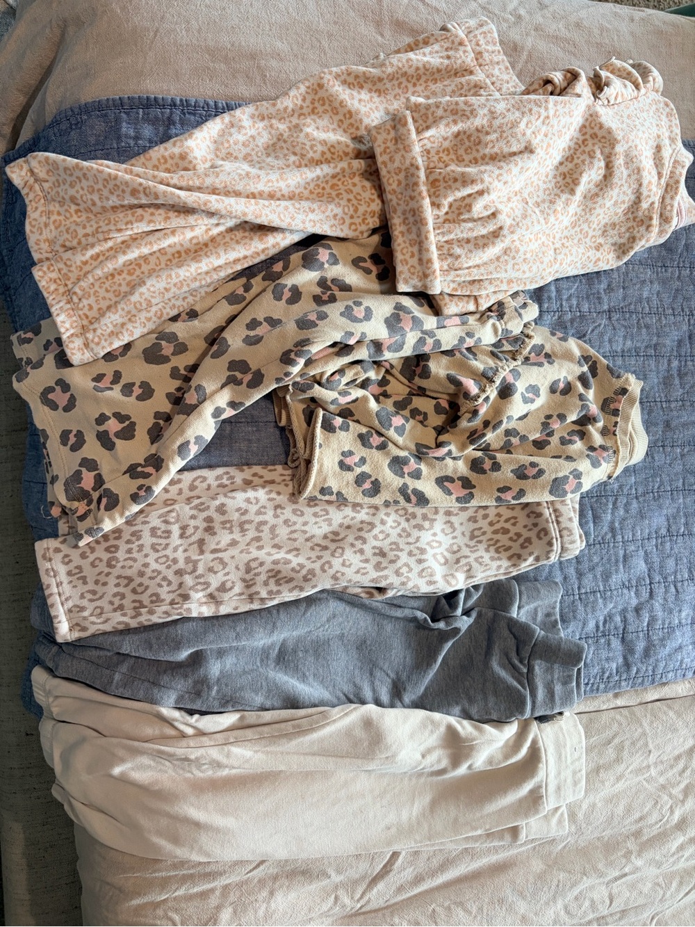 Bundle 2t/3t 2 sets, 3 pants